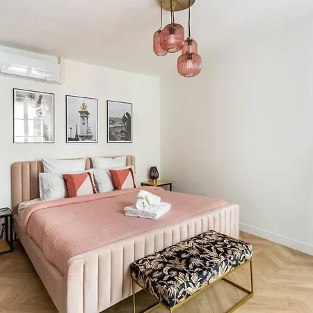 Sophiestay - Contemporary Apt- King Size Bed 公寓